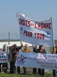 Contre les murs