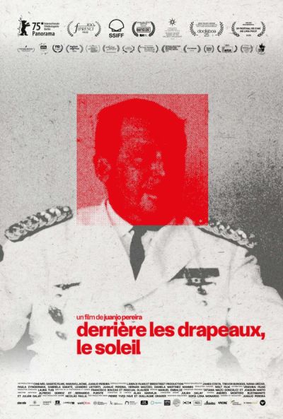 Derrière les drapeaux, le soleil