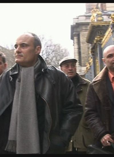 C'est dur d'être aimé par des cons