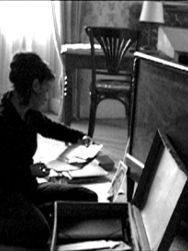 Une femme de papier